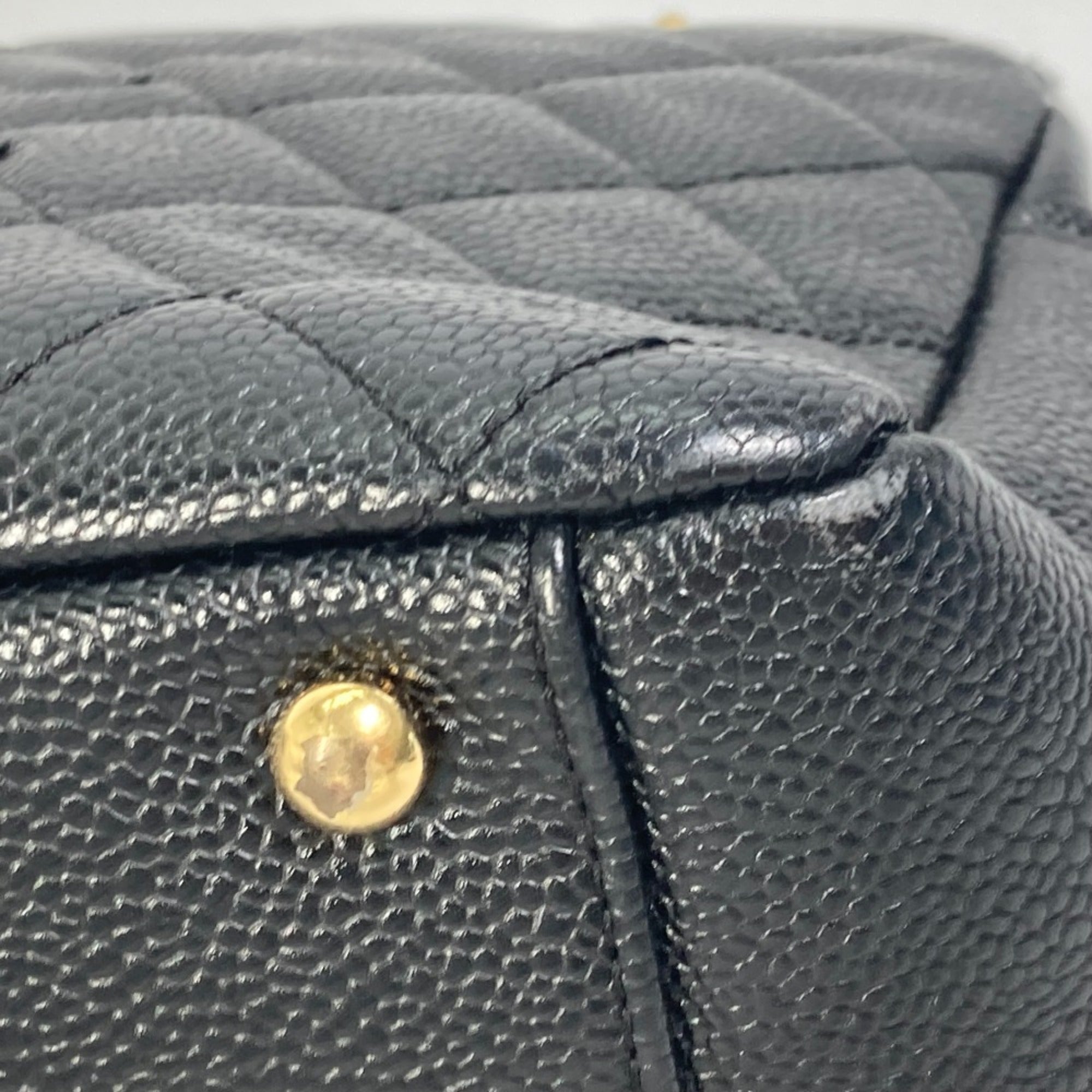 Chanel Black Leather Shoulder Bag (Pre-Owned)
