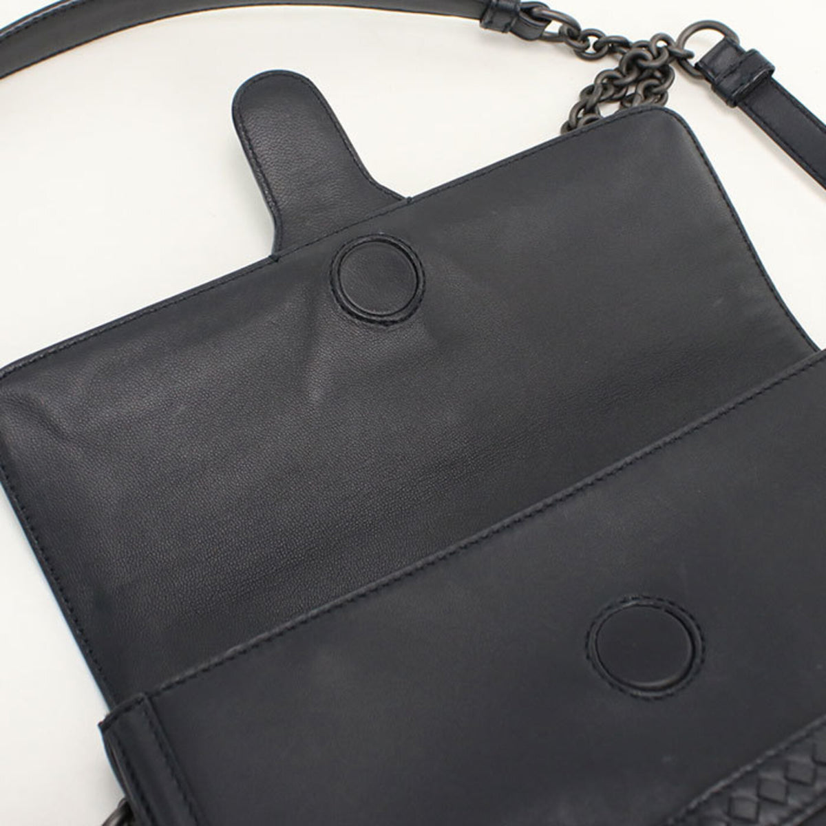 Bottega Veneta Black Leather Shoulder Bag (Pre-Owned)