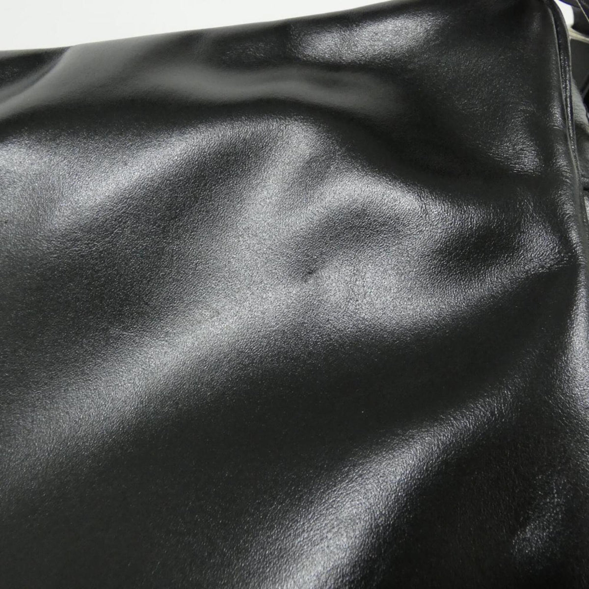 Louis Vuitton Black Leather Shoulder Bag (Pre-Owned)