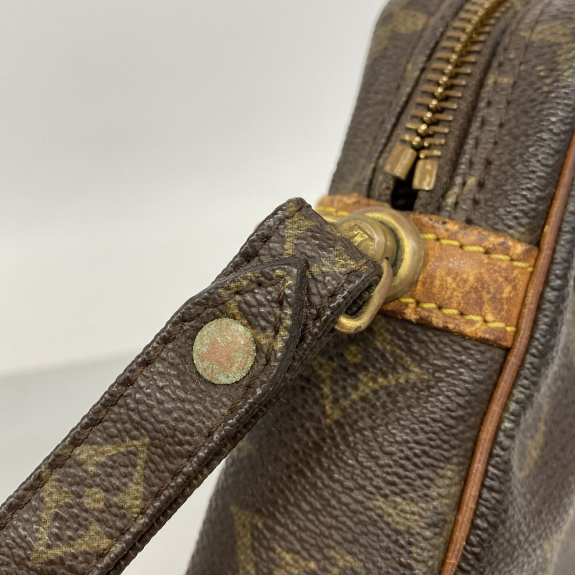 Louis Vuitton Brown Clutch Bag (Pre-Owned)
