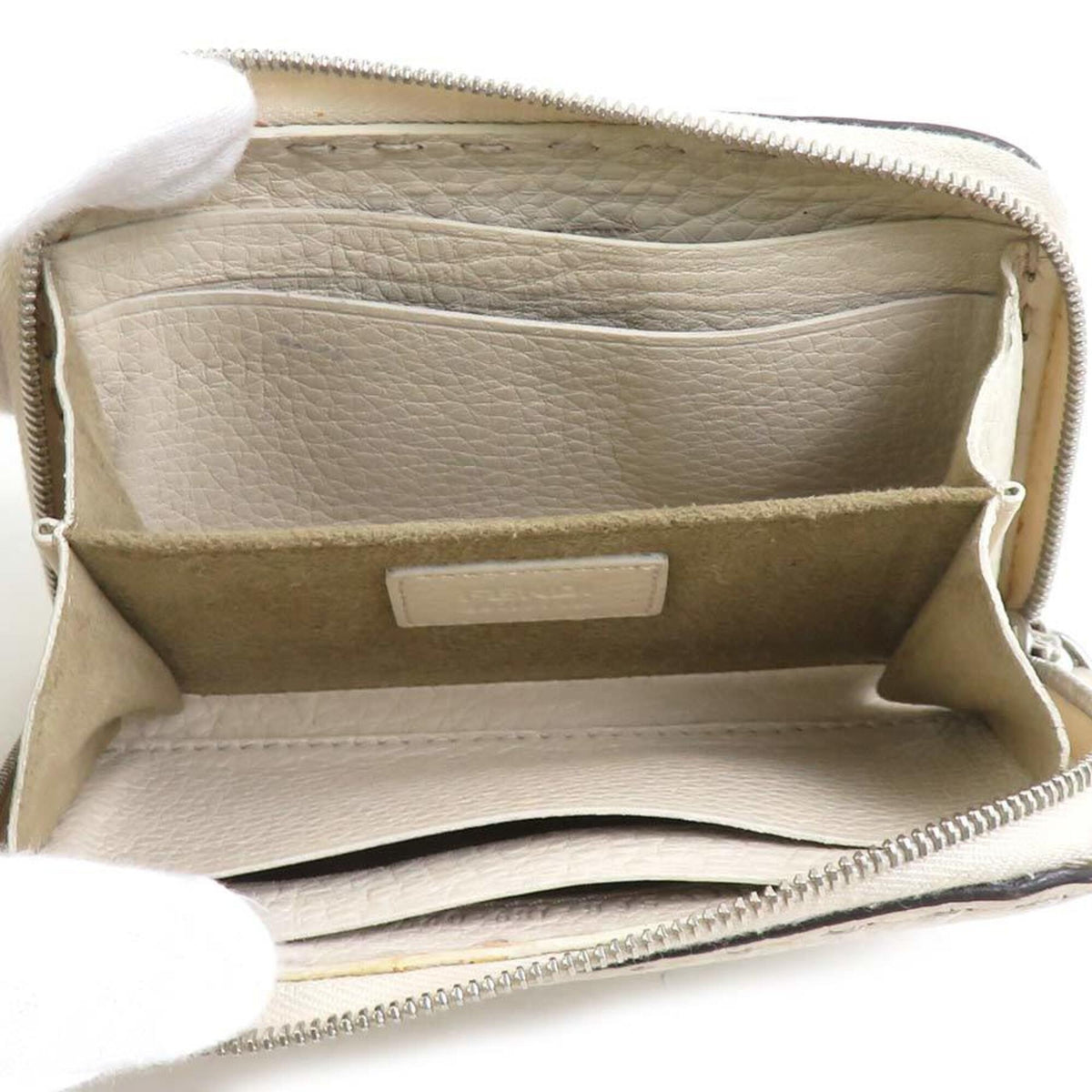 Fendi Ivory Leather Coin Purse/Coin Case (Pre-Owned)