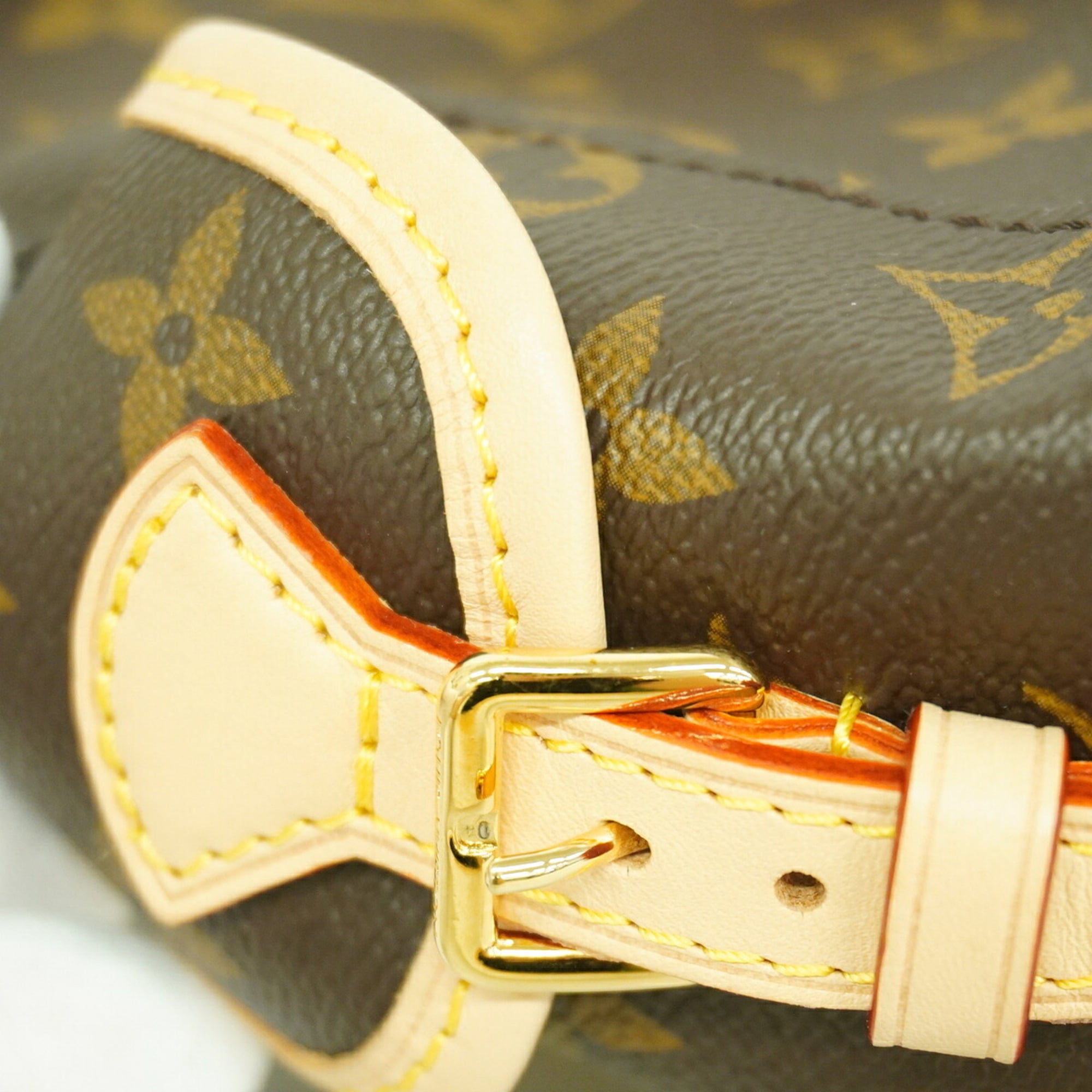 Louis Vuitton Brown Shoulder Bag (Pre-Owned)