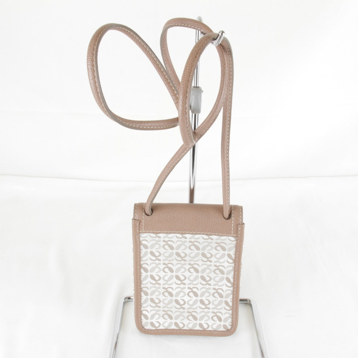 Loewe Beige Canvas Pochette Shoulder Bag (Pre-Owned)