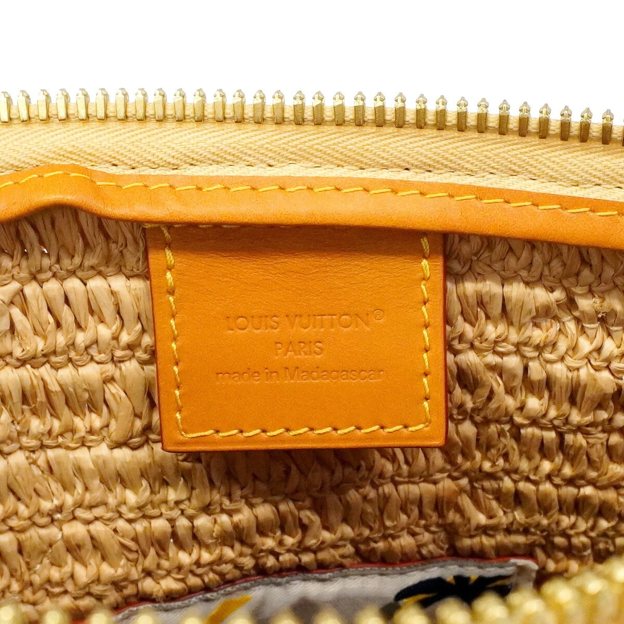Louis Vuitton Beige Handbag (Pre-Owned)