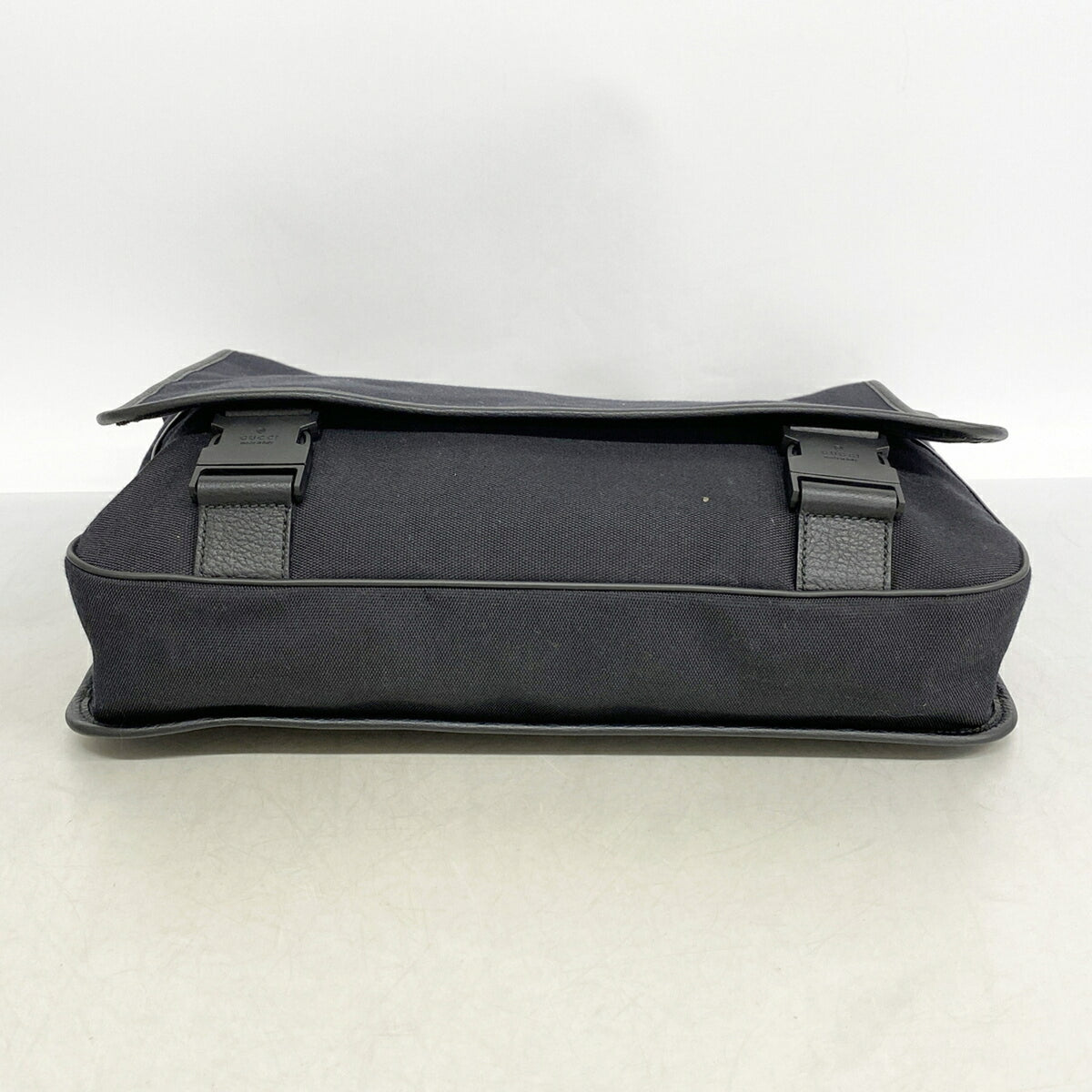 Gucci Black Canvas Shoulder Bag (Pre-Owned)