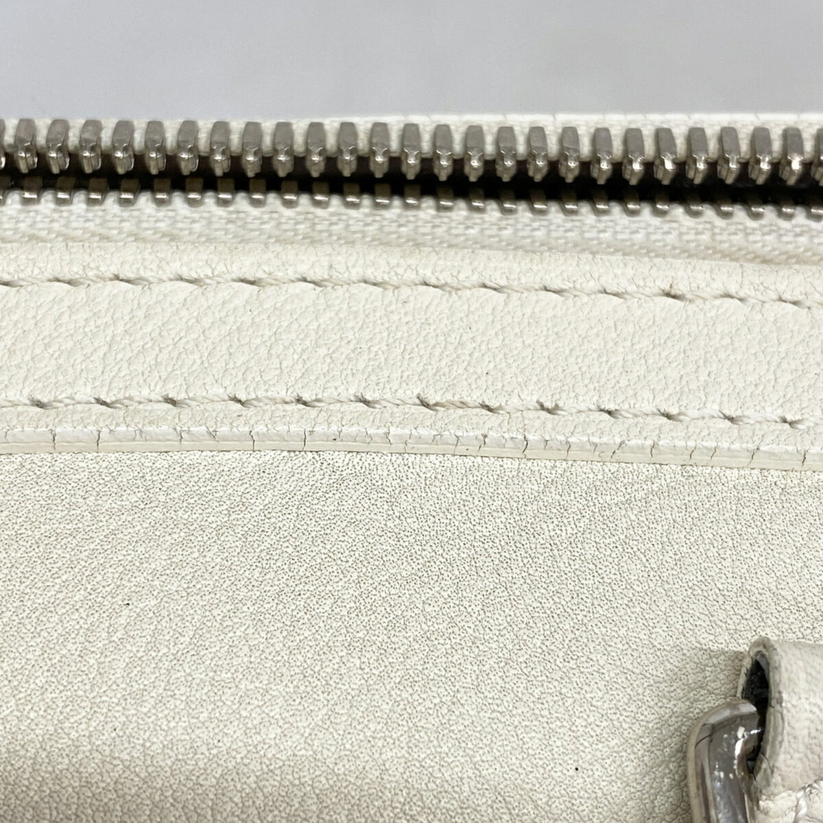 Louis Vuitton Blanc Casse Handbag (Pre-Owned)