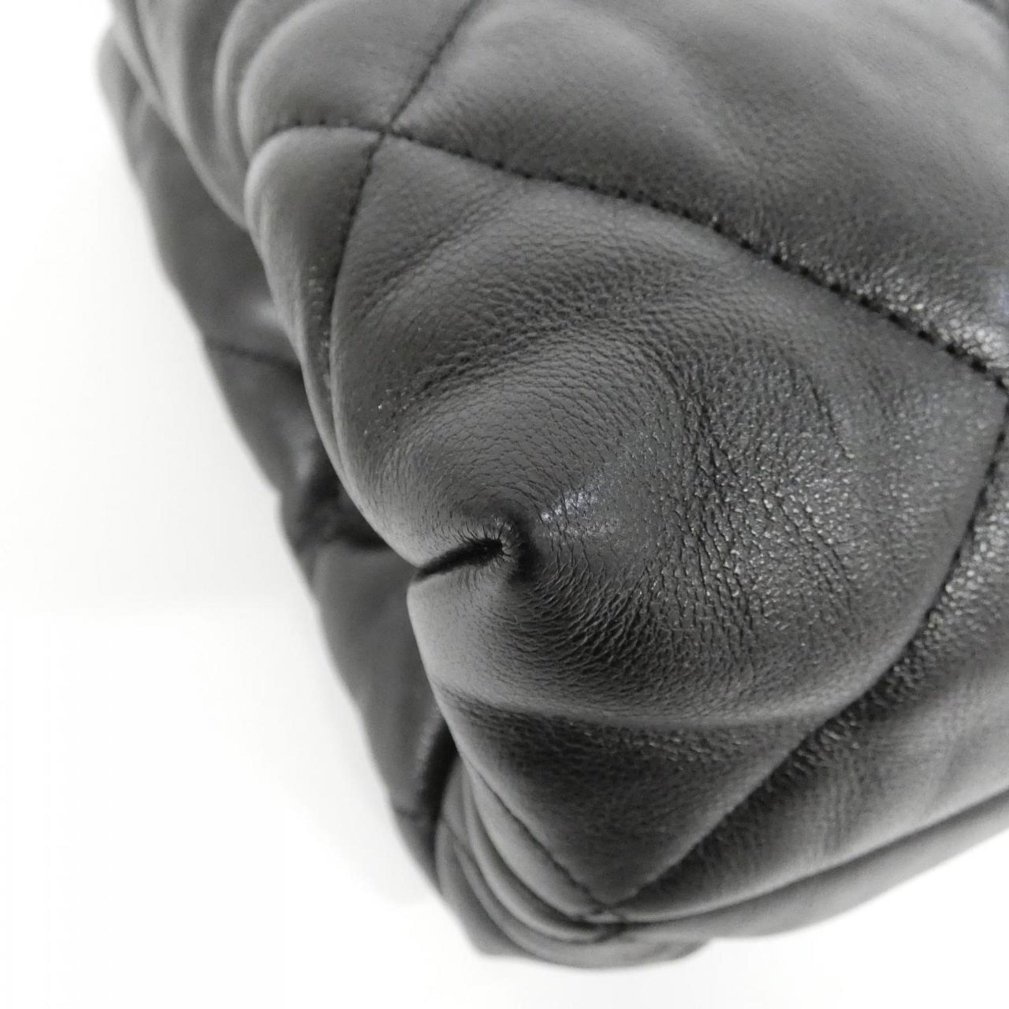 Chanel Black Leather Shoulder Bag (Pre-Owned)
