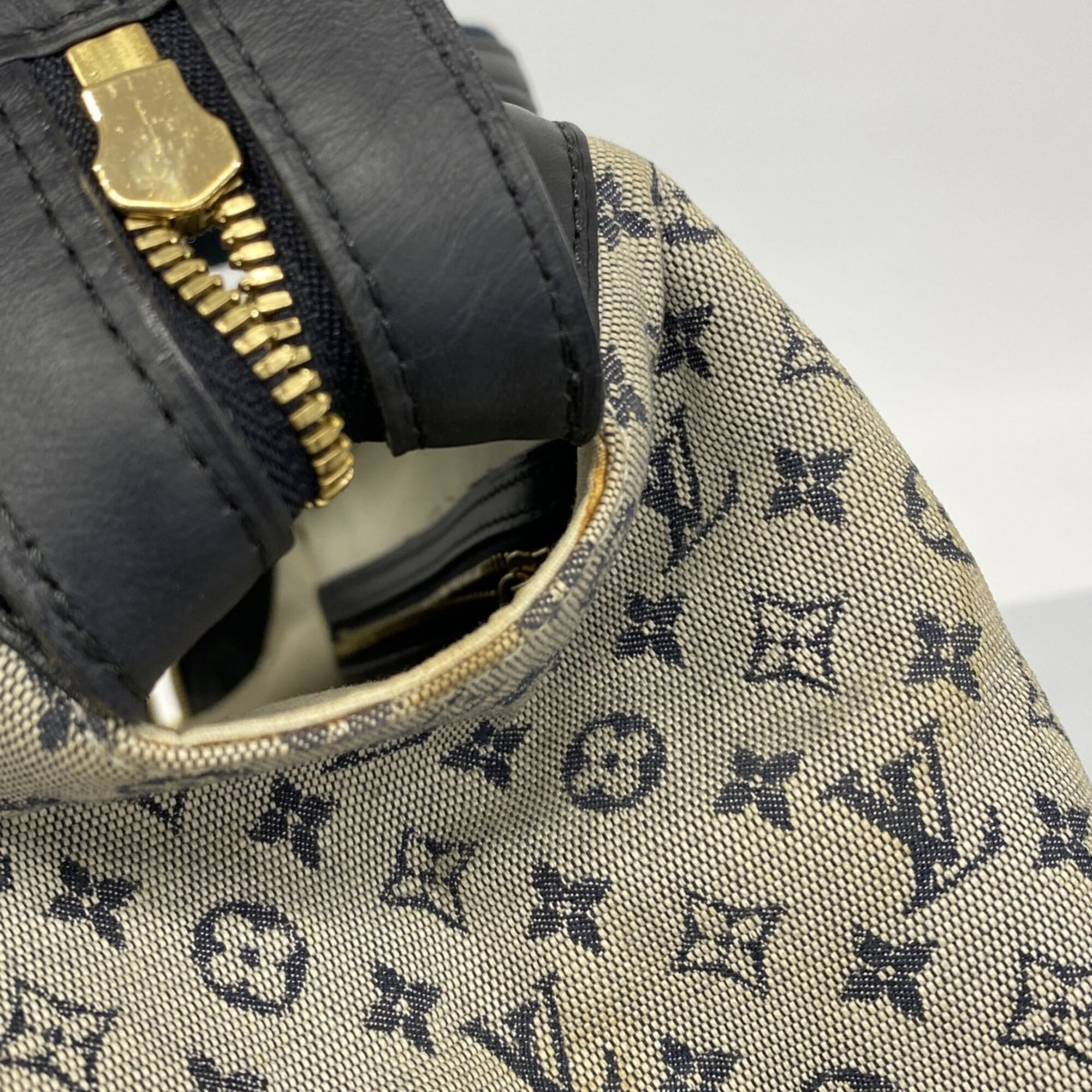 Louis Vuitton Blue Handbag (Pre-Owned)