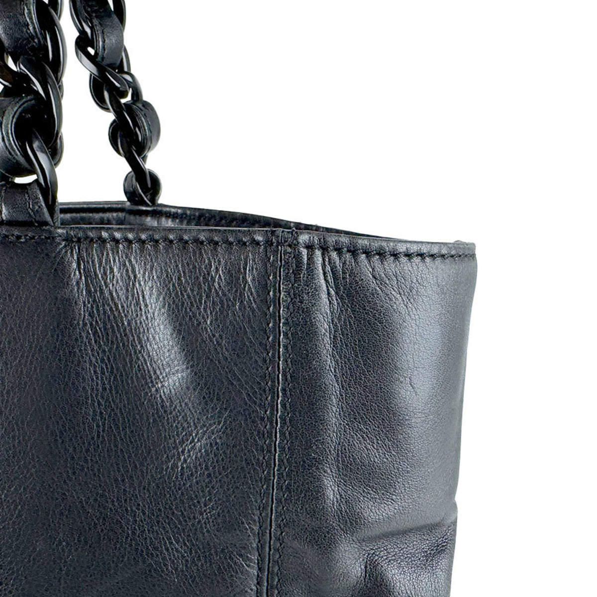 Chanel Black Leather Handbag (Pre-Owned)