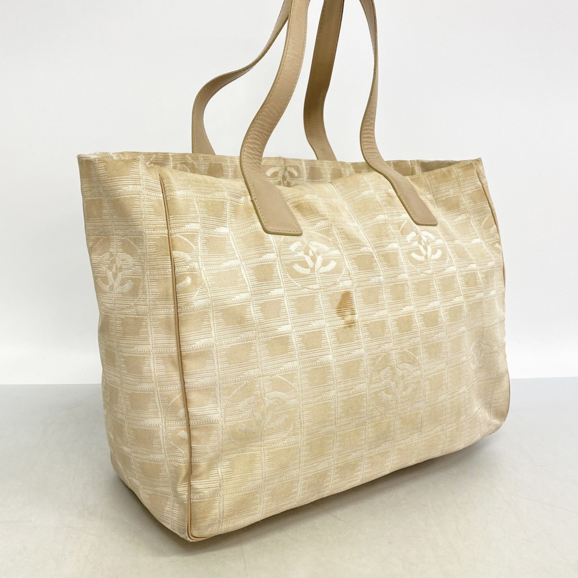 Chanel Beige Nylon Tote Bag (Pre-Owned)