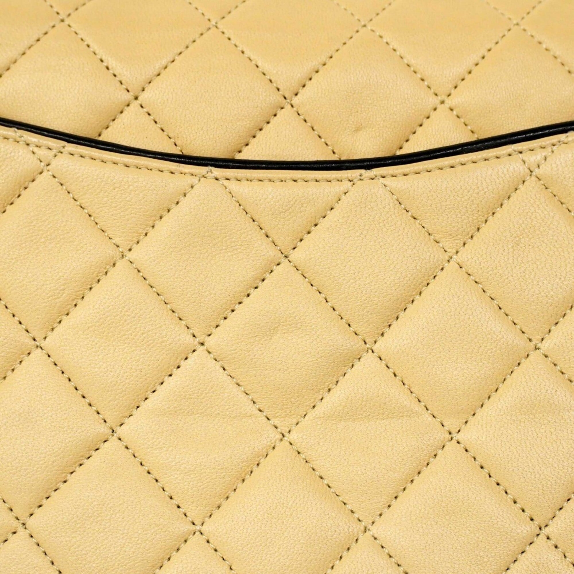 Chanel Beige Black Leather Shoulder Bag (Pre-Owned)