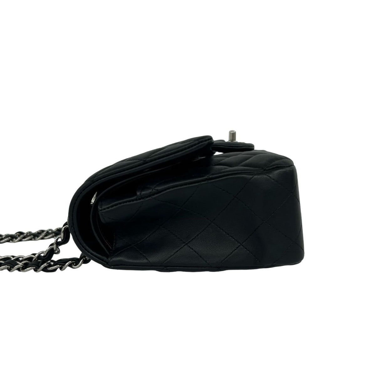 Chanel Black Leather Shoulder Bag (Pre-Owned)