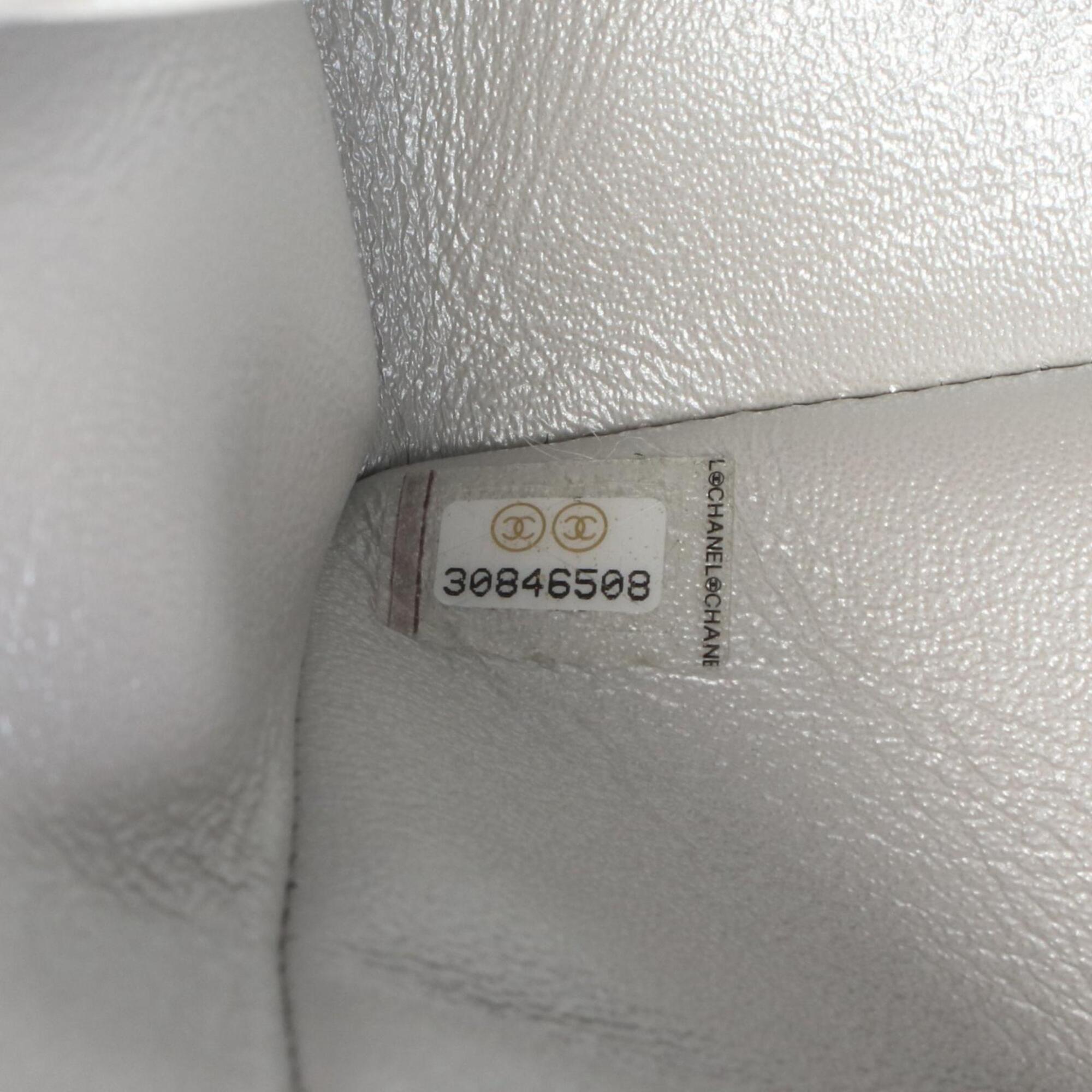 Chanel Silver Leather Handbag Shoulder Bag (Pre-Owned)
