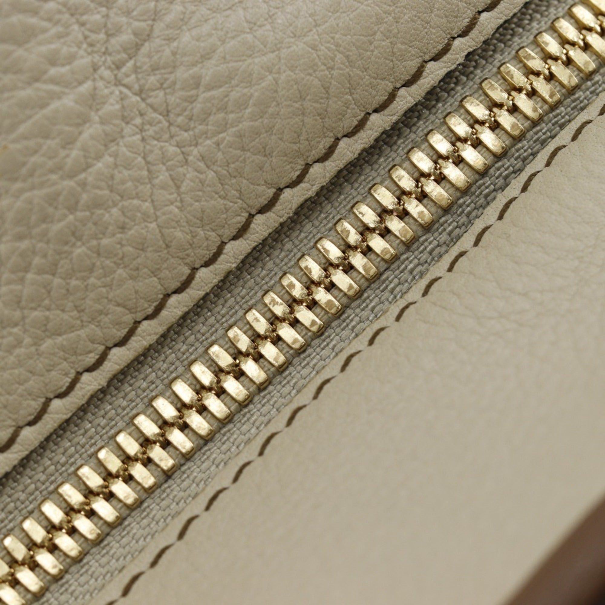 Loewe Amazona Beige Handbag (Pre-Owned)