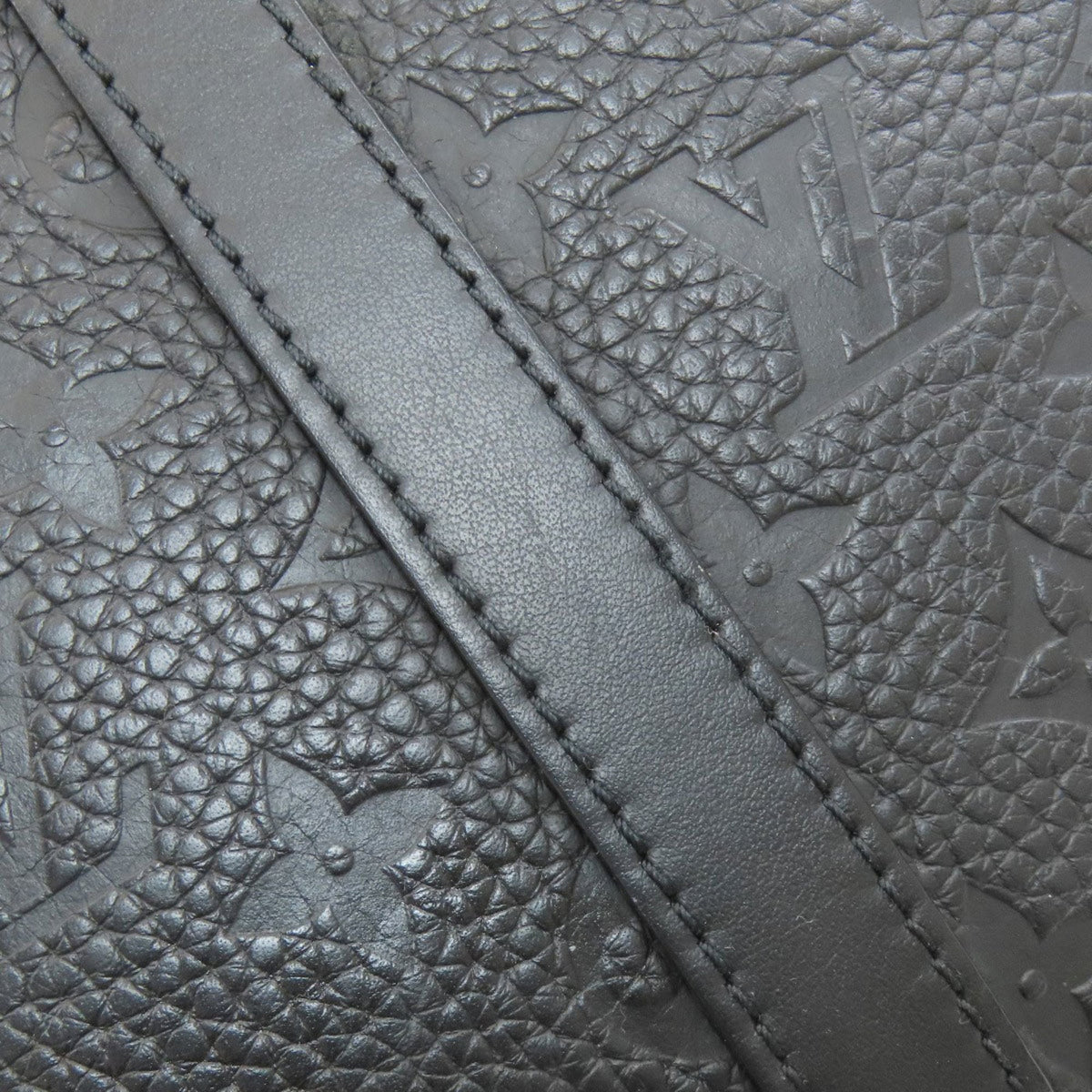 Louis Vuitton Black Leather Handbag (Pre-Owned)