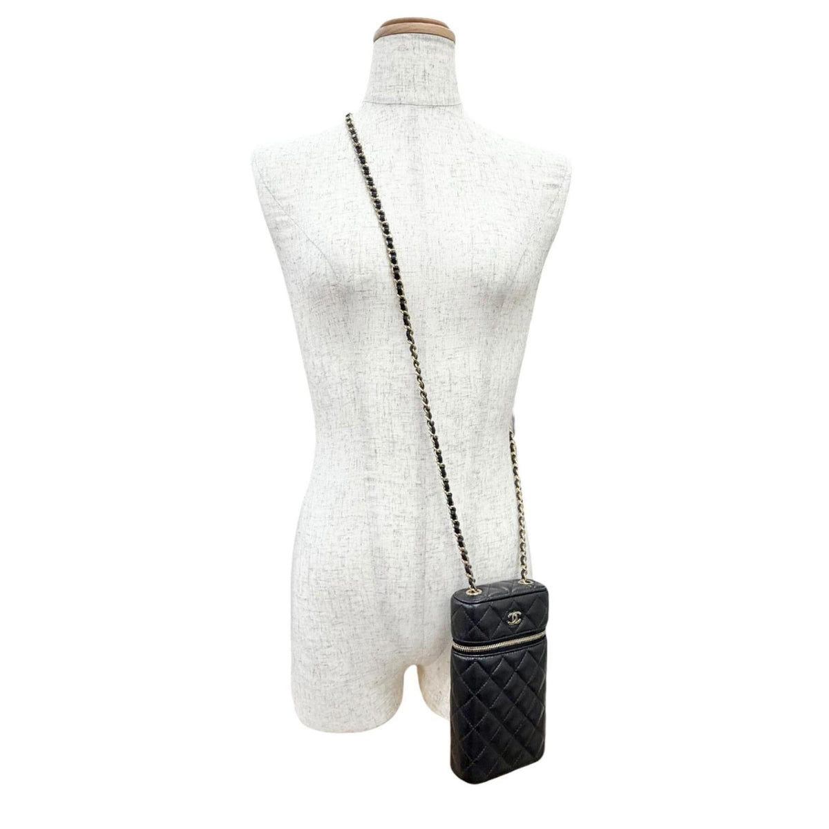 Chanel Black Grained Calfskin Shoulder Bag (Pre-Owned)