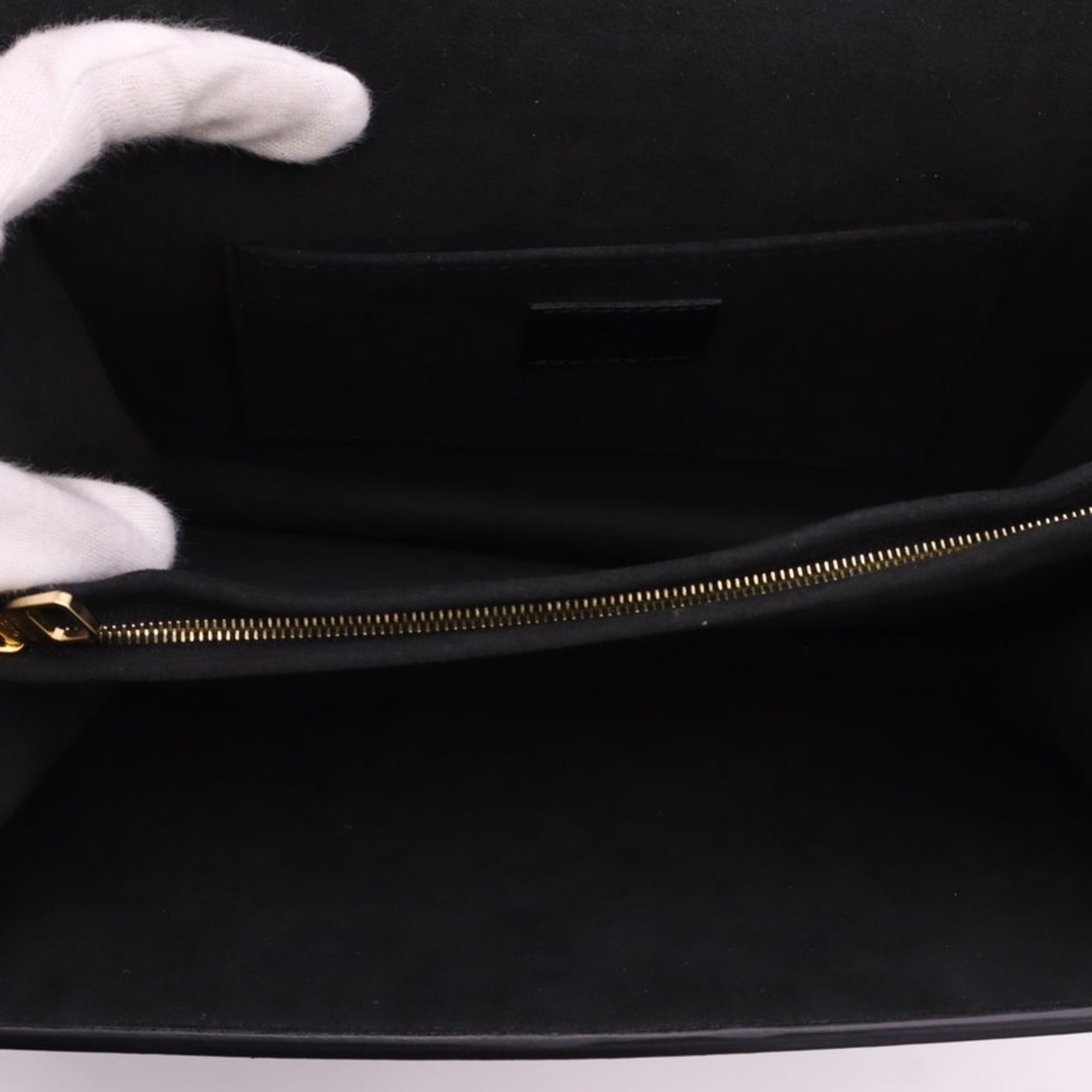 Louis Vuitton Black Leather Shoulder Bag (Pre-Owned)