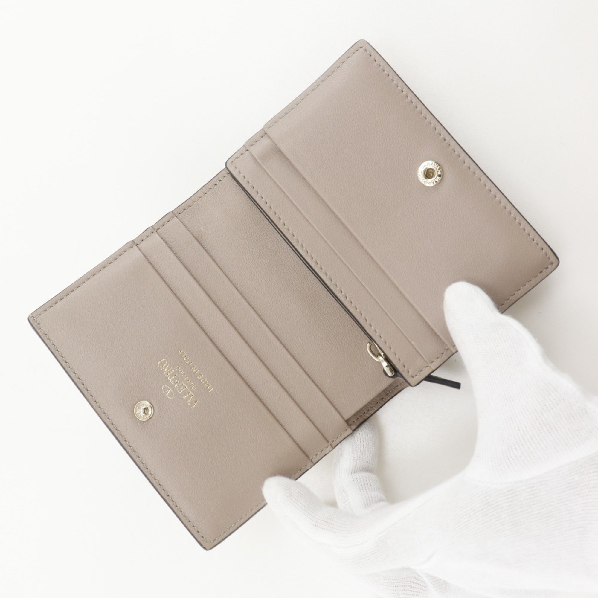 Valentino Beige Leather Wallet (Bi-Fold) (Pre-Owned)