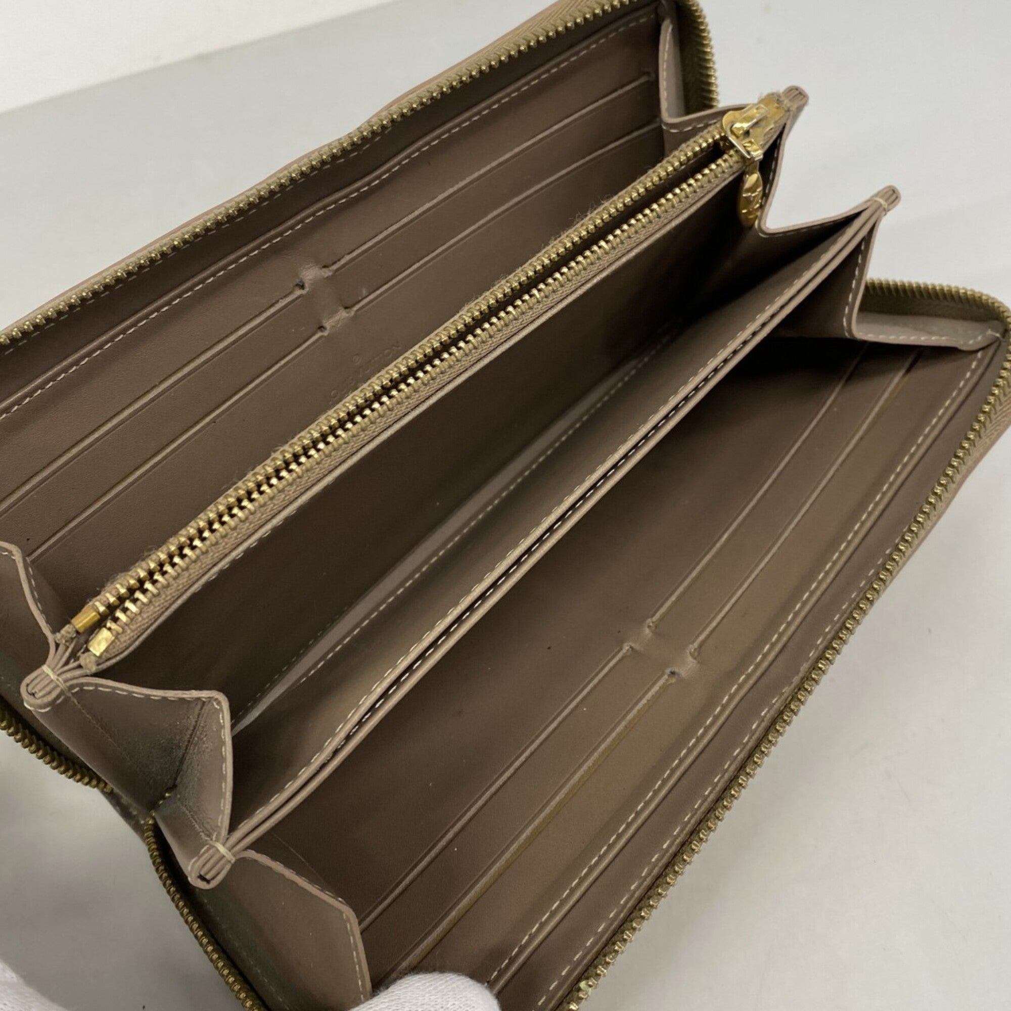 Louis Vuitton Beige Poodle Long Wallet (Bi-Fold) (Pre-Owned)