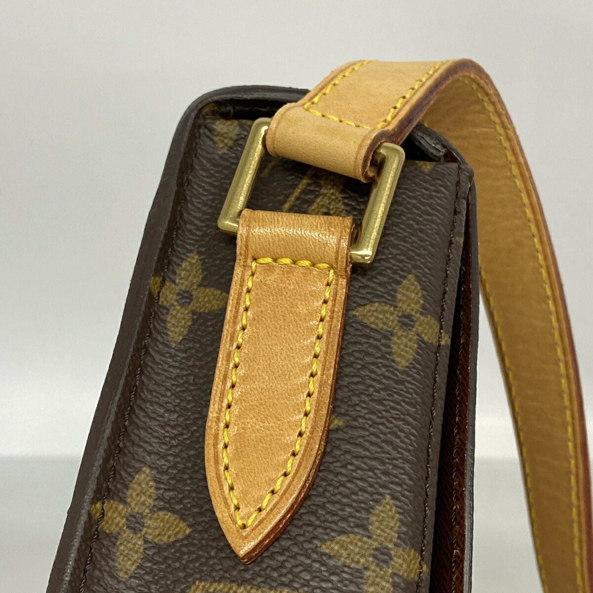 Louis Vuitton Brown Shoulder Bag (Pre-Owned)