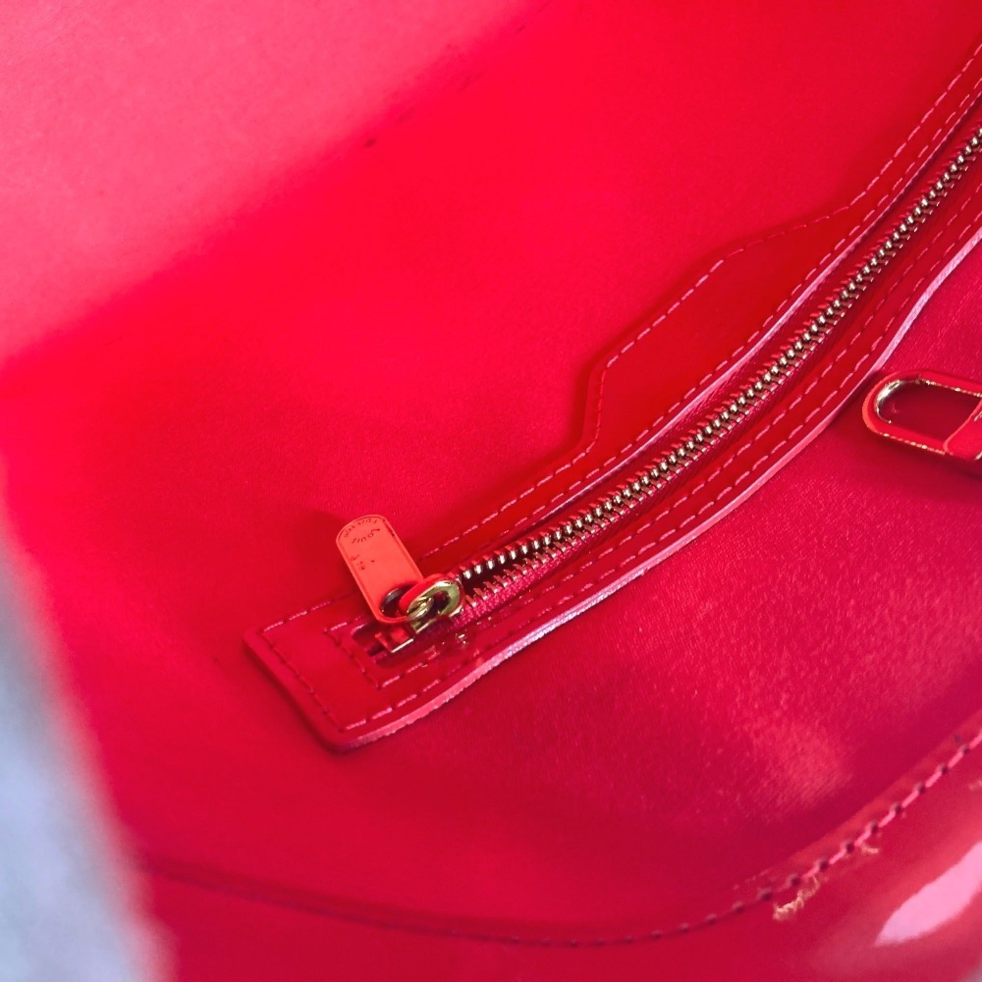 Louis Vuitton Red Color Rouge Grenadine Monogram Vernis Shoulder Bag Tote Bag (Pre-Owned)