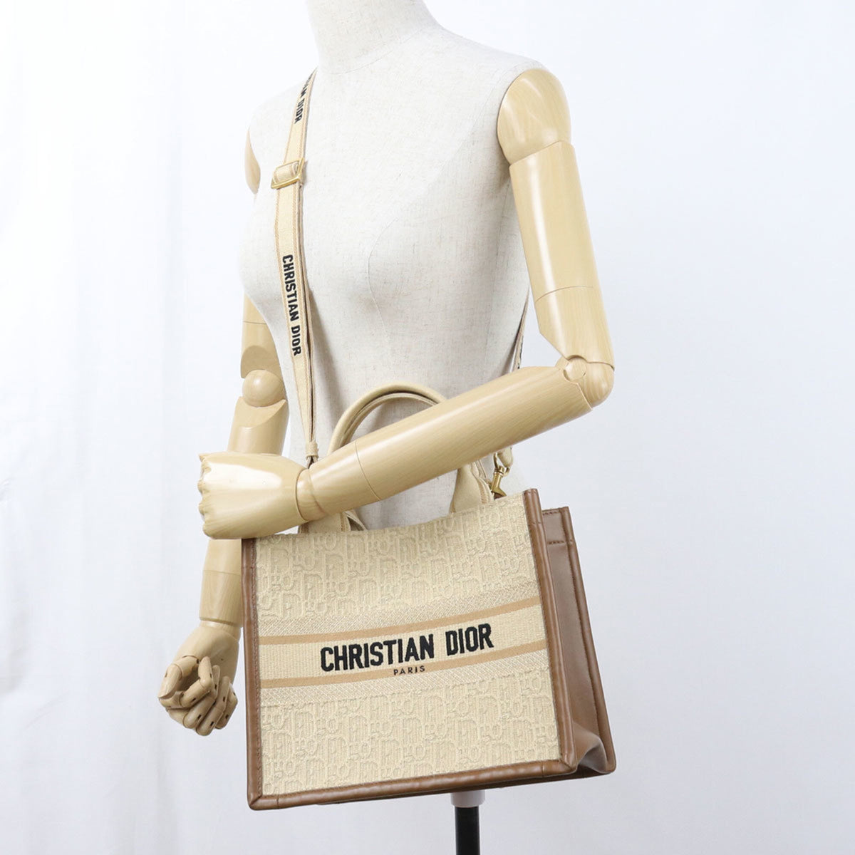 Christian Dior Beige Tote Bag (Pre-Owned)