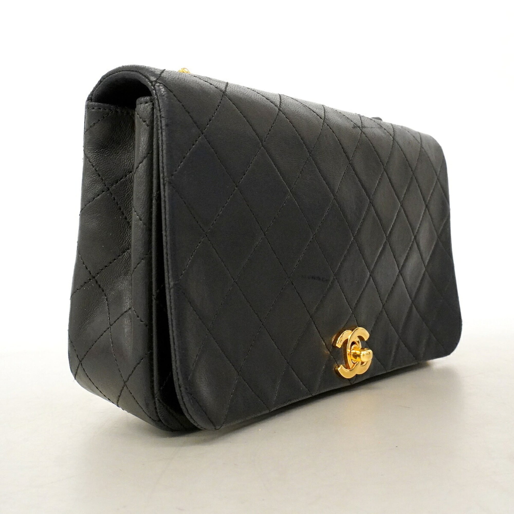 Chanel Black Leather Shoulder Bag (Pre-Owned)