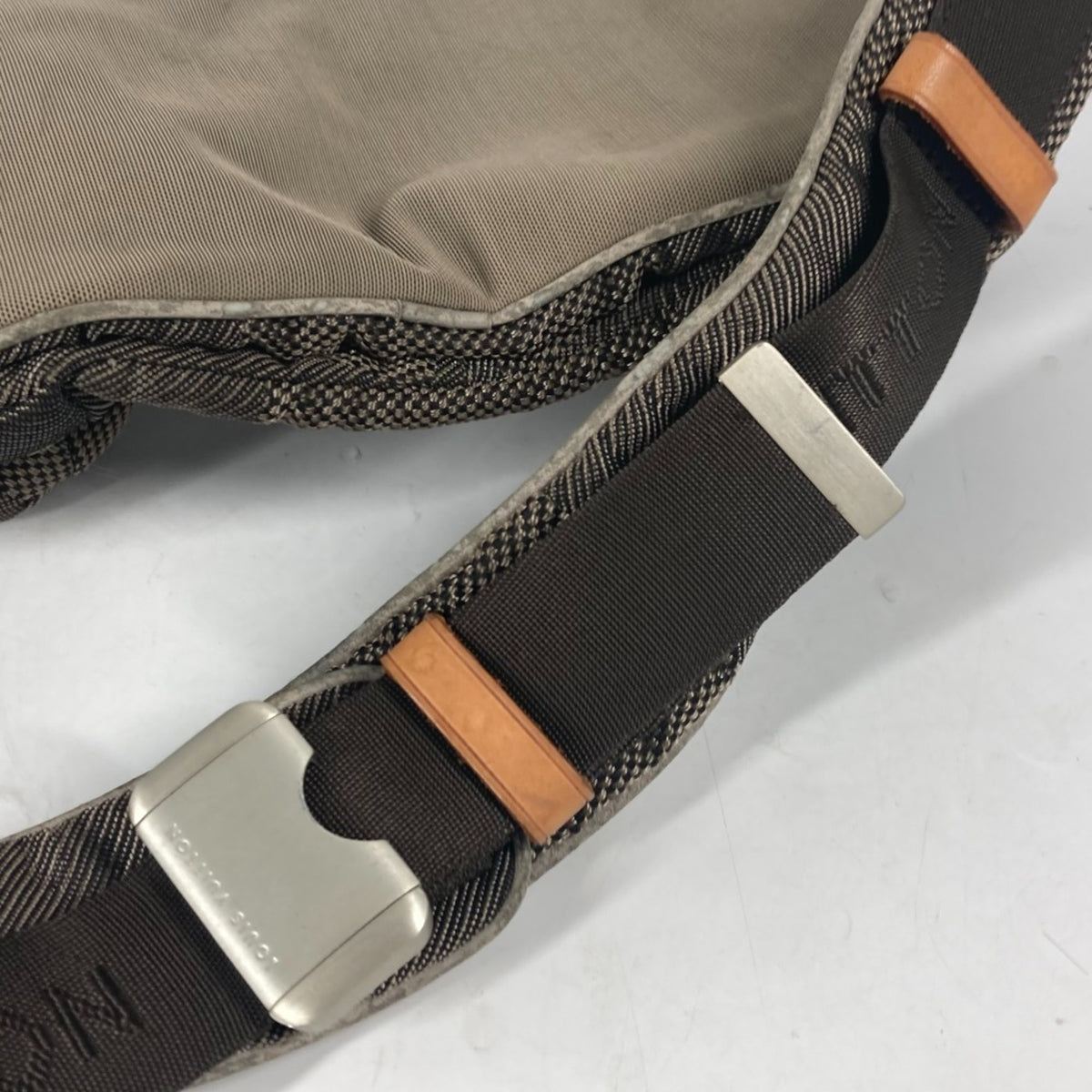 Louis Vuitton Beige Damier Geant Sling Bag (Pre-Owned)