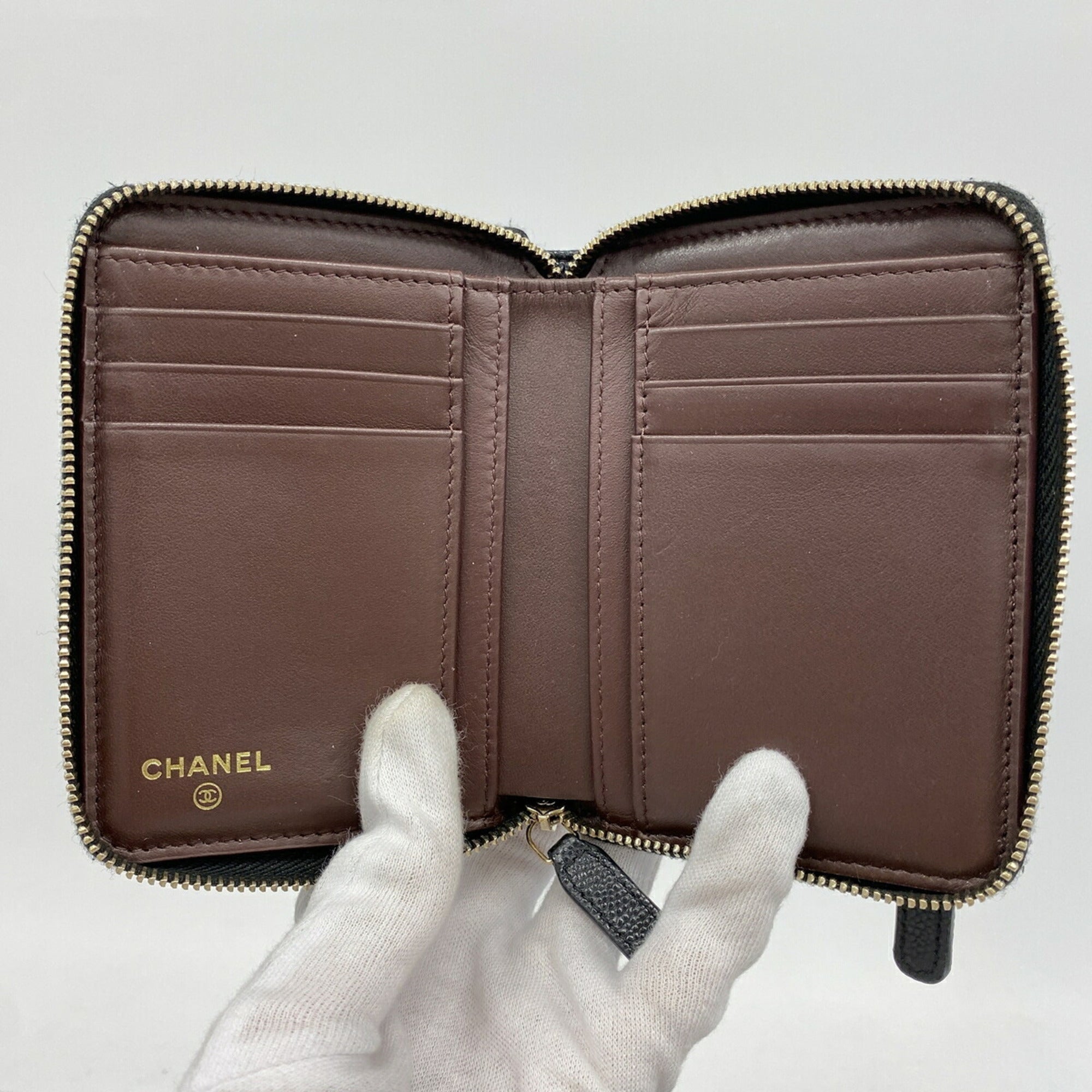 Chanel Black Grained Calfskin Wallet (Bi-Fold) (Pre-Owned)