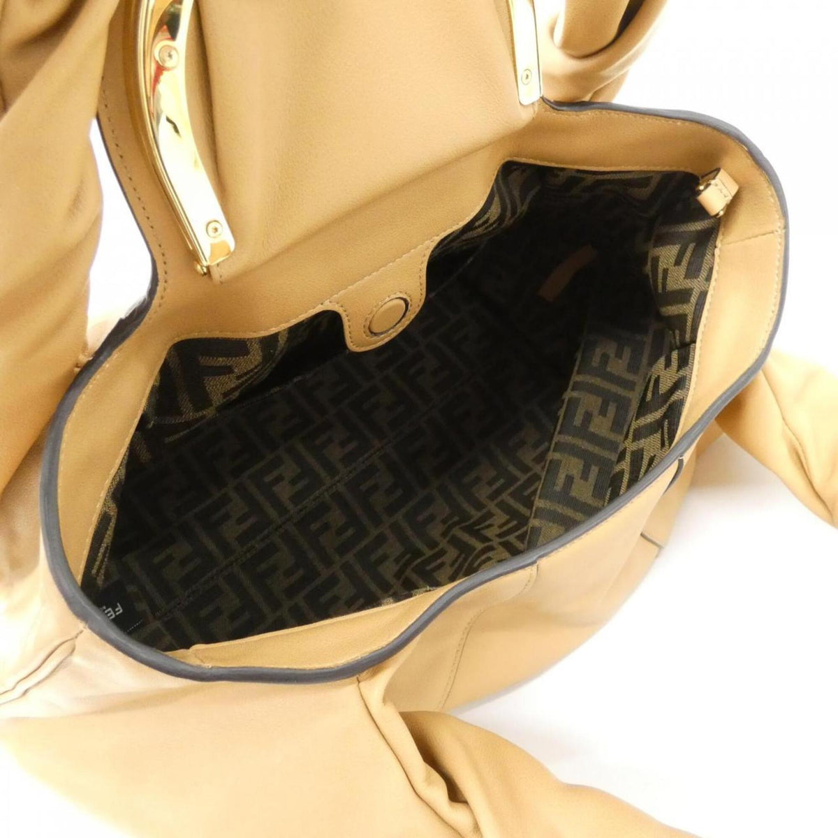 Fendi Beige Leather Shoulder Bag (Pre-Owned)
