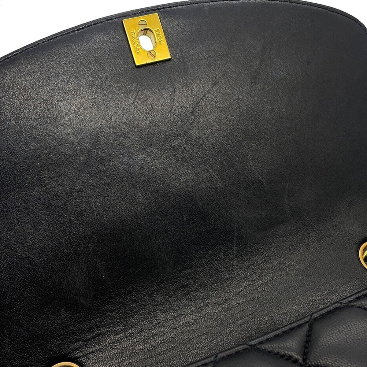 Chanel Matelasse Black Leather Shoulder Bag (Pre-Owned)