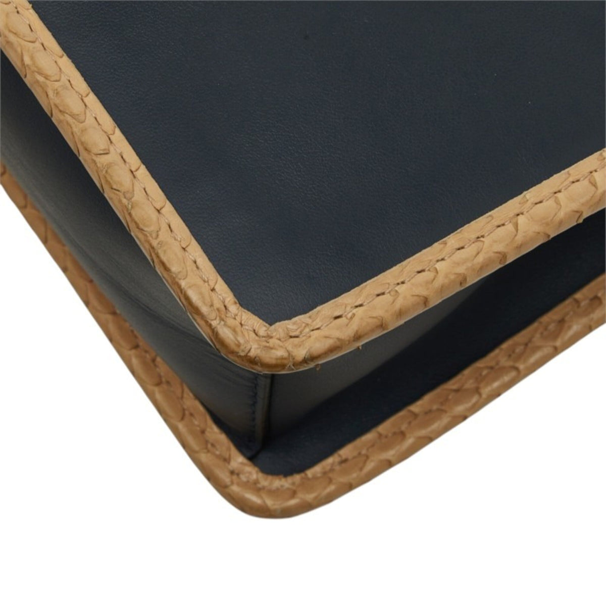Fendi Beige Navy Leather Shoulder Bag (Pre-Owned)