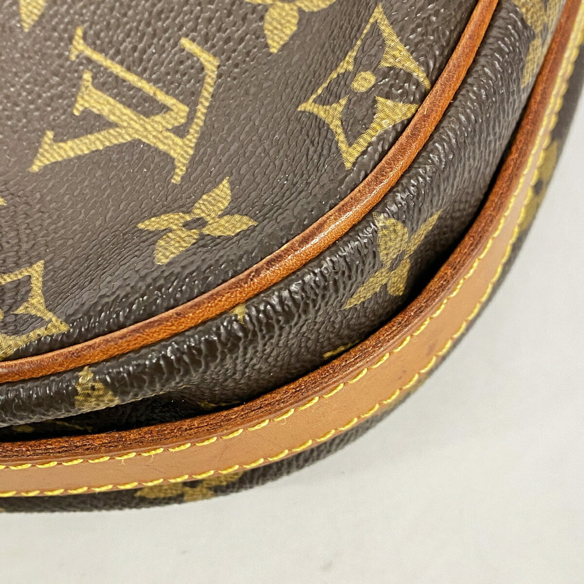 Louis Vuitton Brown Shoulder Bag (Pre-Owned)