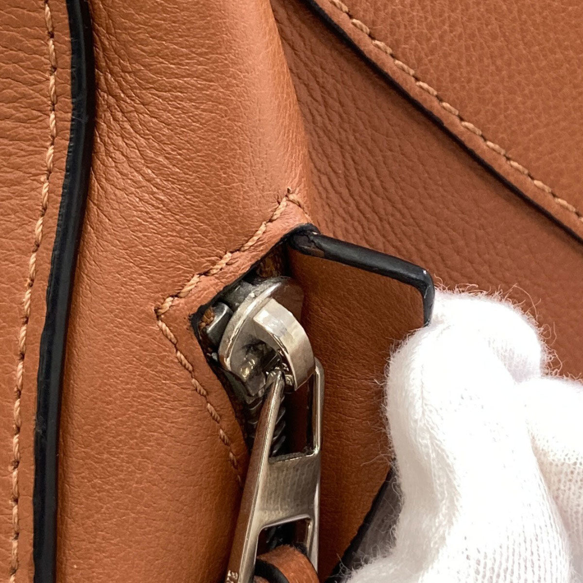 Loewe Brown Handbag (Pre-Owned)