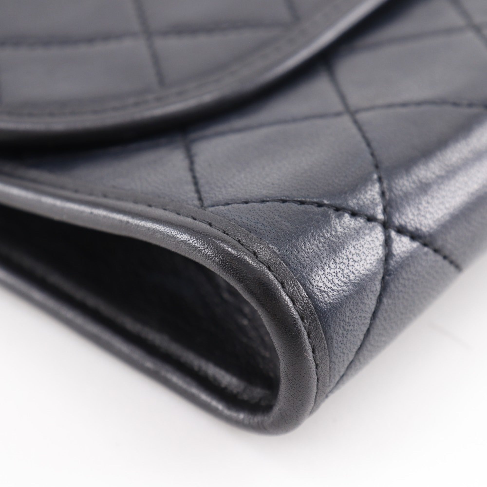 Chanel Black Leather Pochette Shoulder Bag (Pre-Owned)