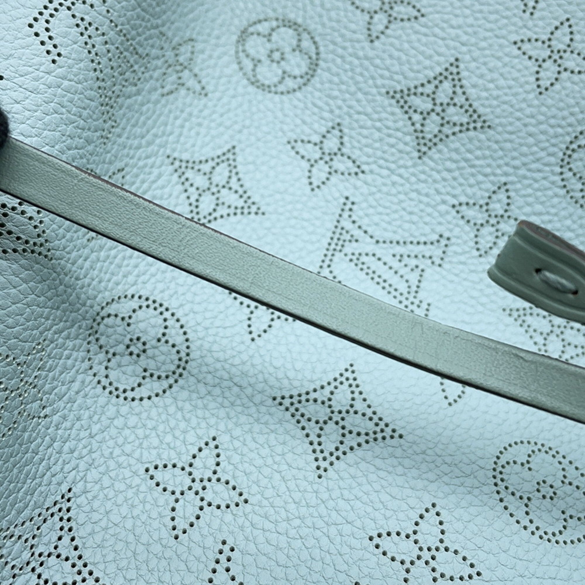 Louis Vuitton Light Blue Monogram Mahina Leather Handbag Shoulder Bag (Pre-Owned)