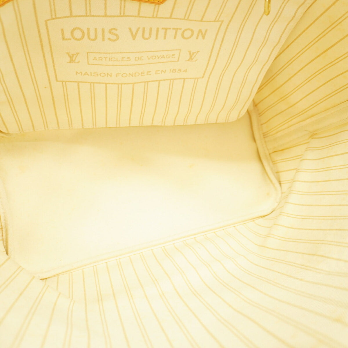 Louis Vuitton White Tote Bag (Pre-Owned)