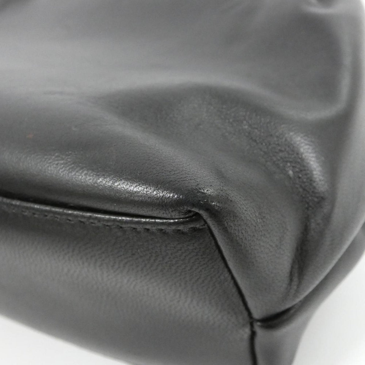 Chanel Black Leather Handbag (Pre-Owned)