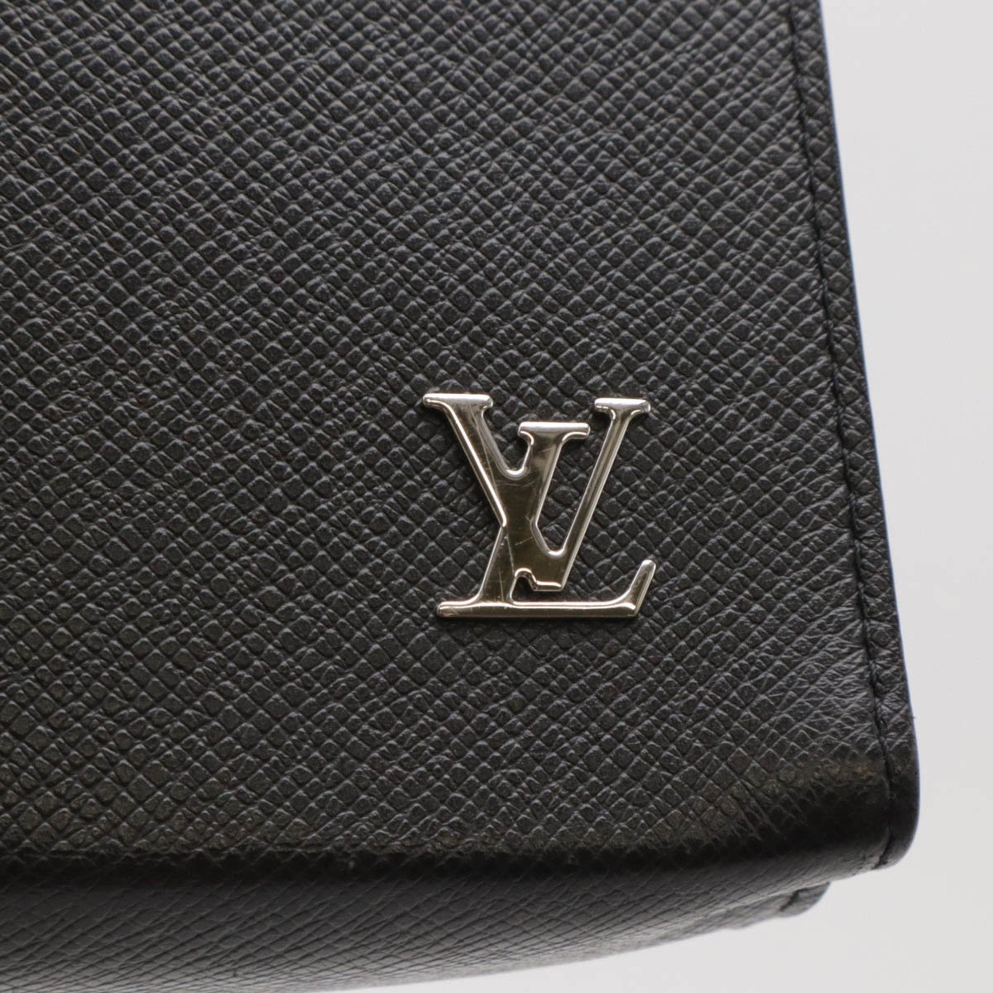 Louis Vuitton Black Noir Taiga Leather Clutch Bag Pochette (Pre-Owned)