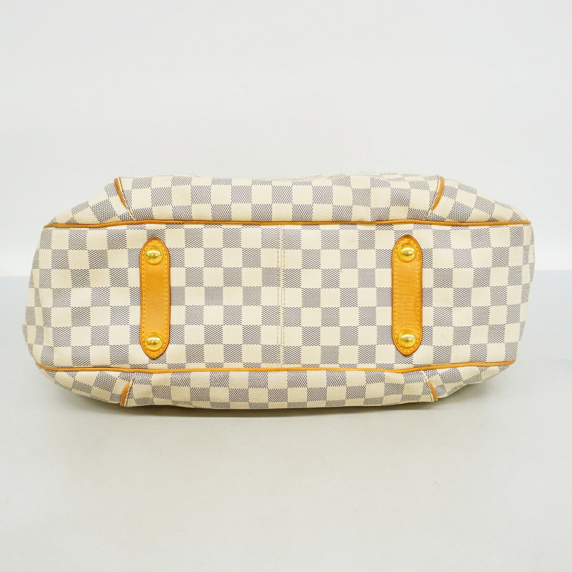 Louis Vuitton White Shoulder Bag (Pre-Owned)