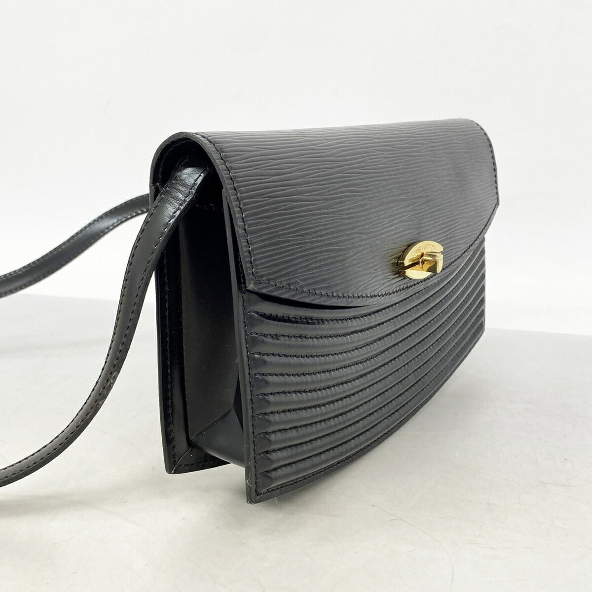 Louis Vuitton Noir Shoulder Bag (Pre-Owned)