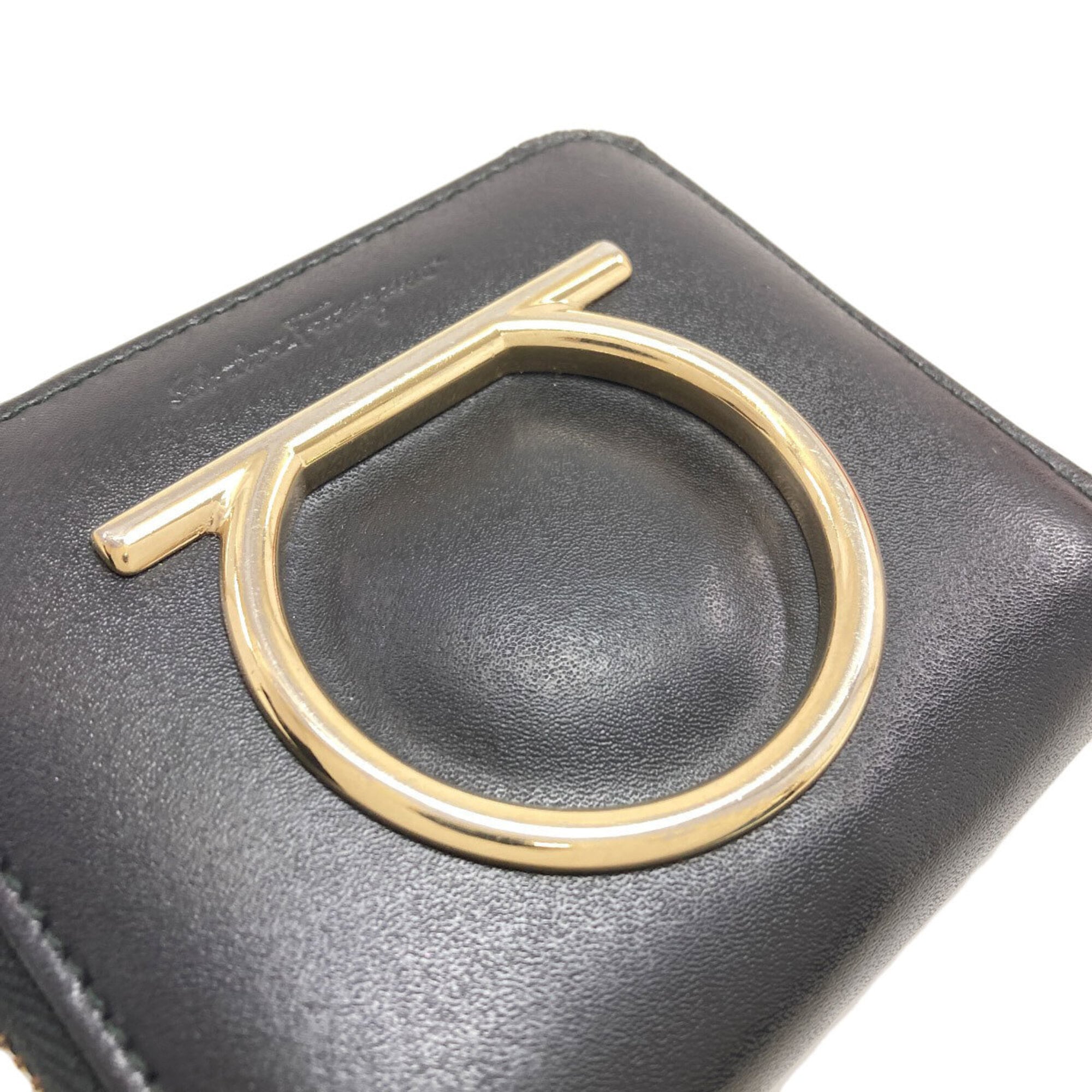 Salvatore Ferragamo Gancini Black Leather Wallet (Bi-Fold) (Pre-Owned)