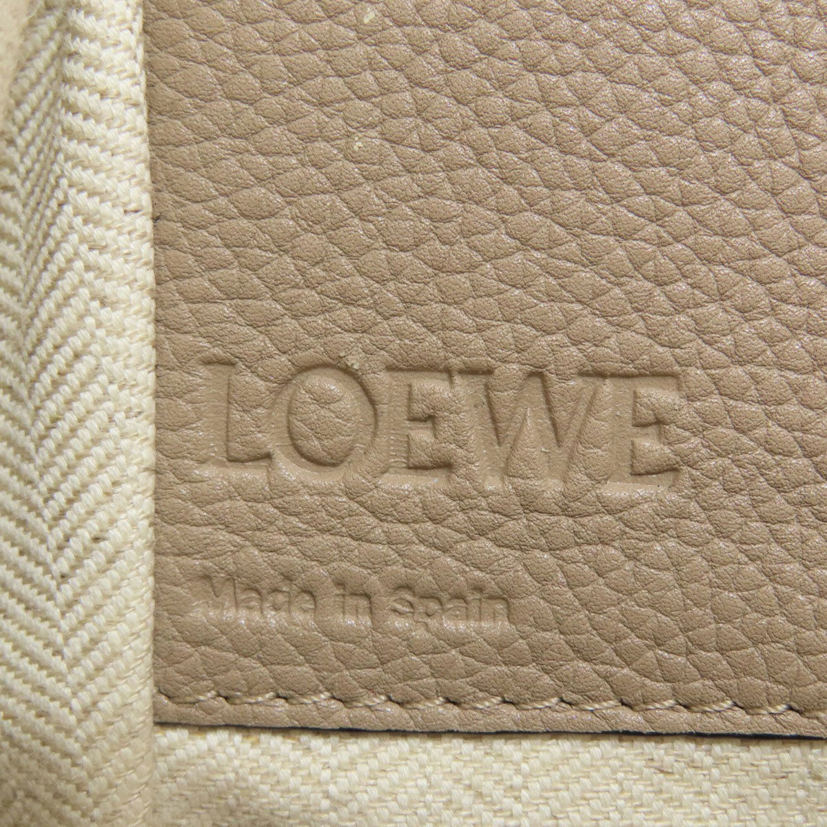 Loewe Grayish Leather Handbag (Pre-Owned)