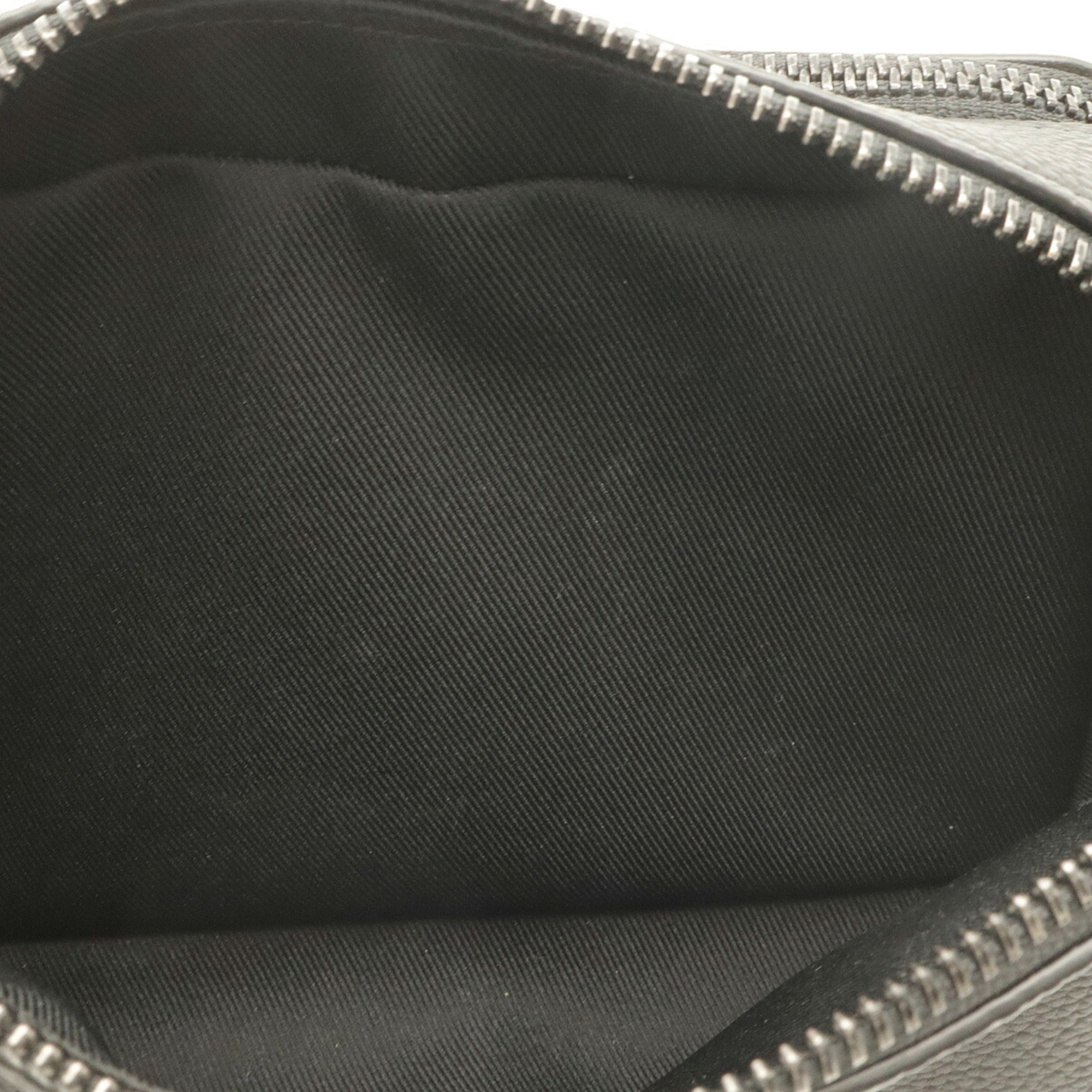 Louis Vuitton Black Noir Clutch Bag Shoulder Bag (Pre-Owned)