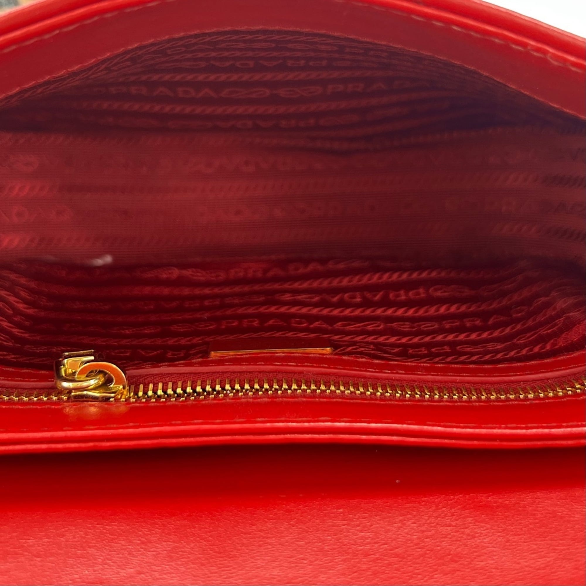 Prada Red Color Quilting Shoulder Bag (Pre-Owned)