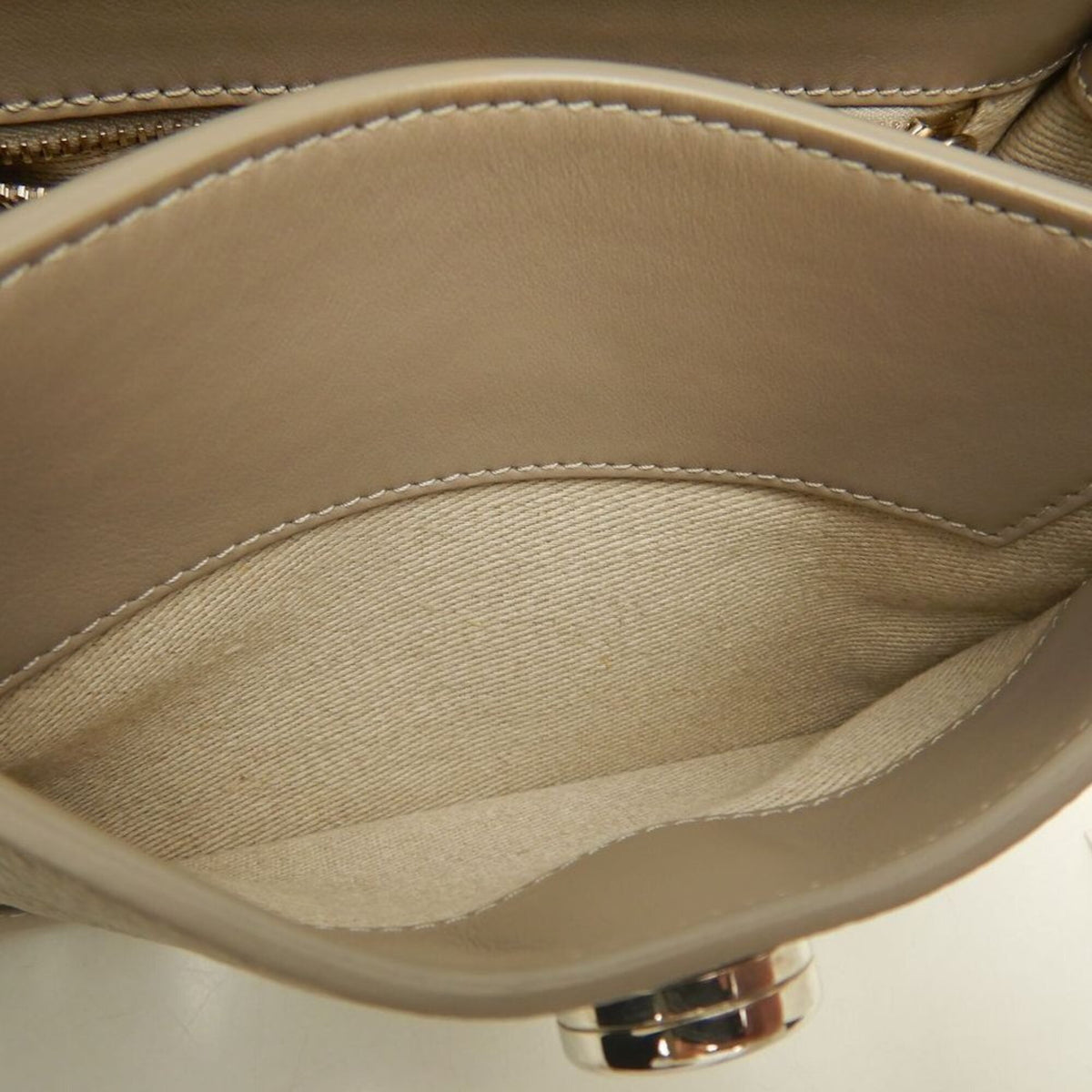 Chloé Grayish Leather Handbag (Pre-Owned)