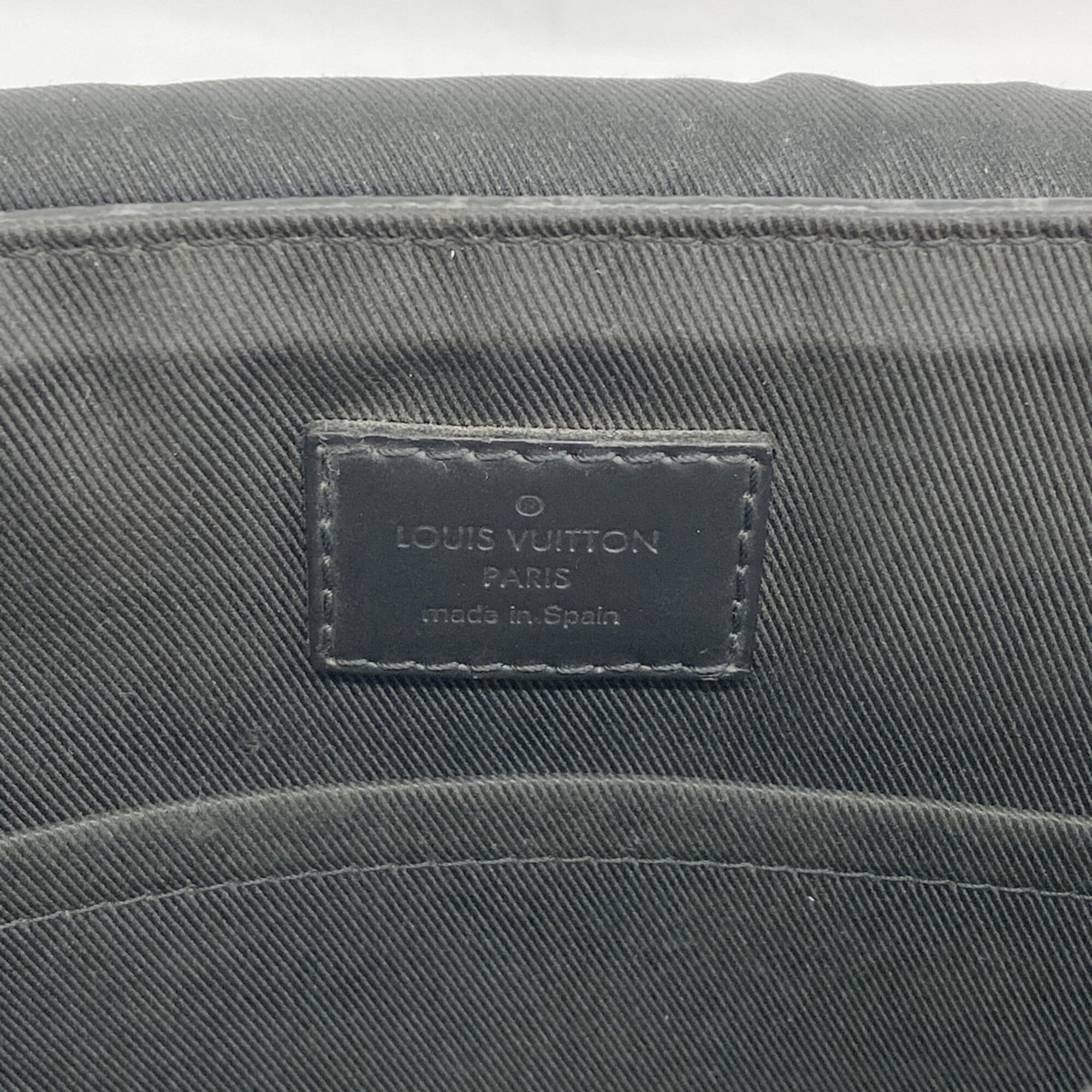 Louis Vuitton Black Shoulder Bag (Pre-Owned)