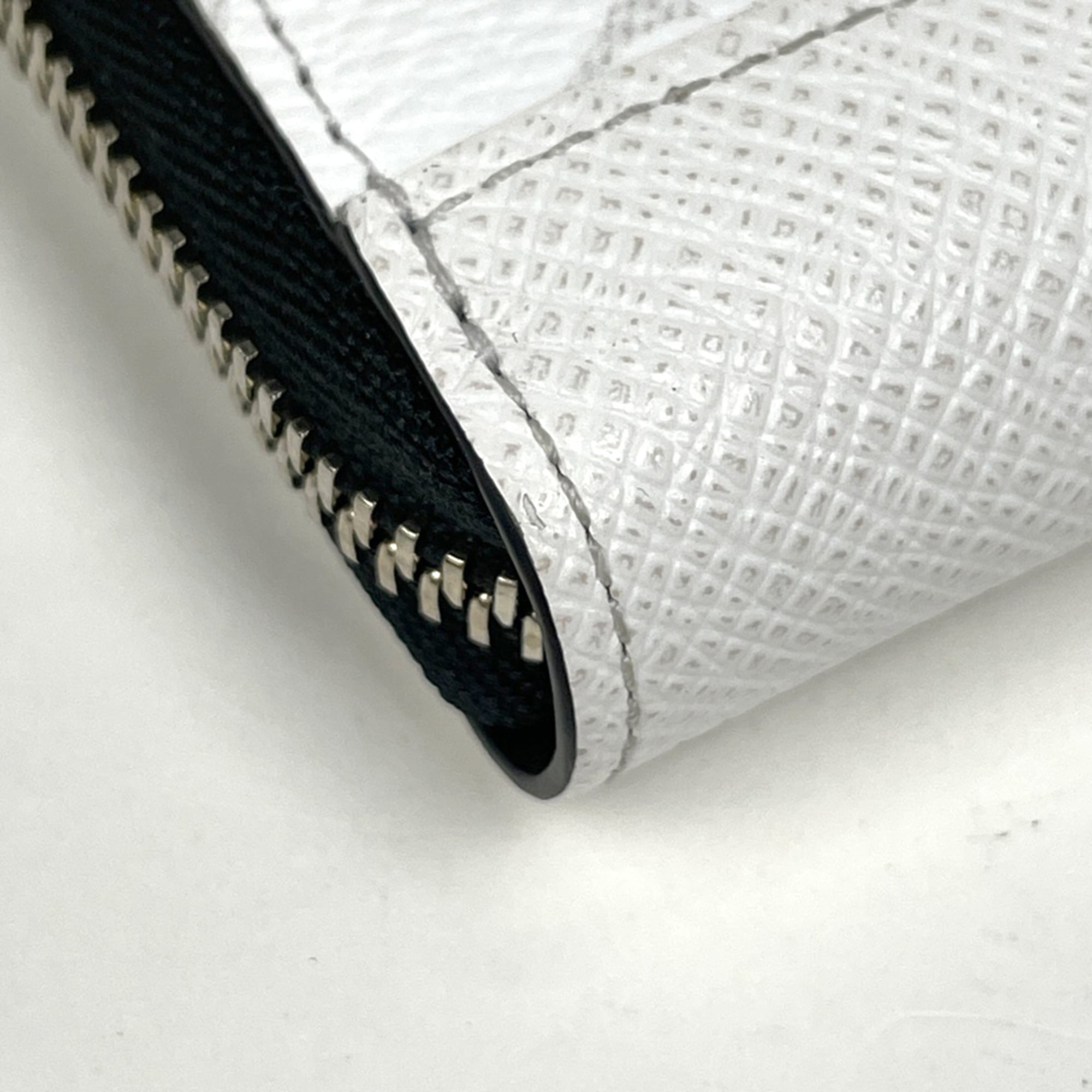Louis Vuitton White Taigarama Long Wallet (Bi-Fold) (Pre-Owned)