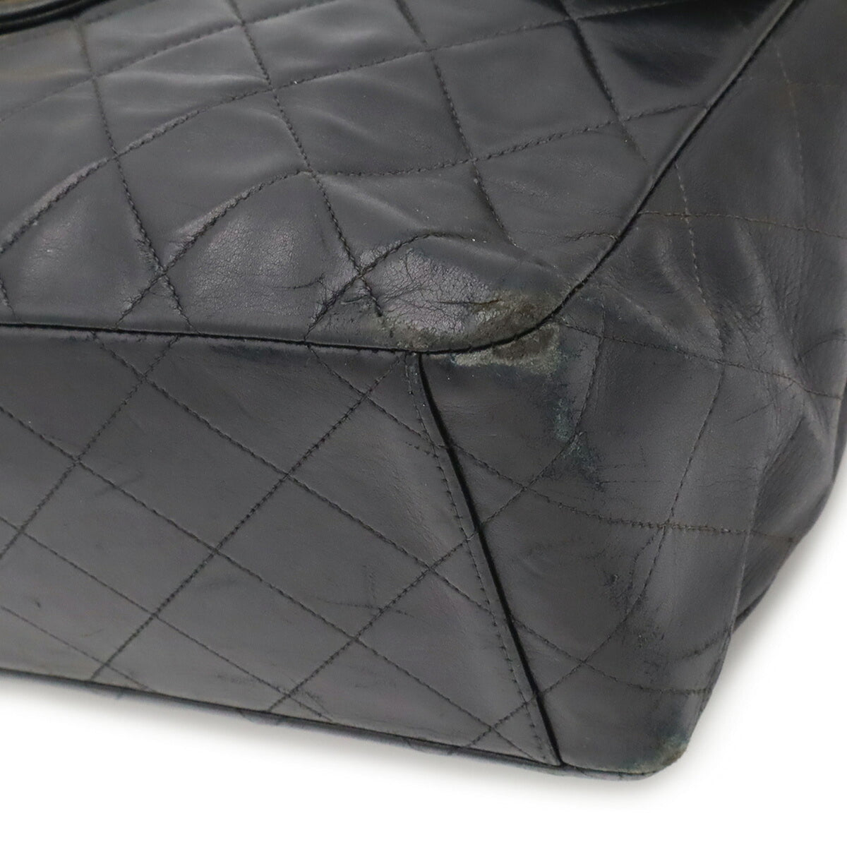 Chanel Black Leather Shoulder Bag (Pre-Owned)