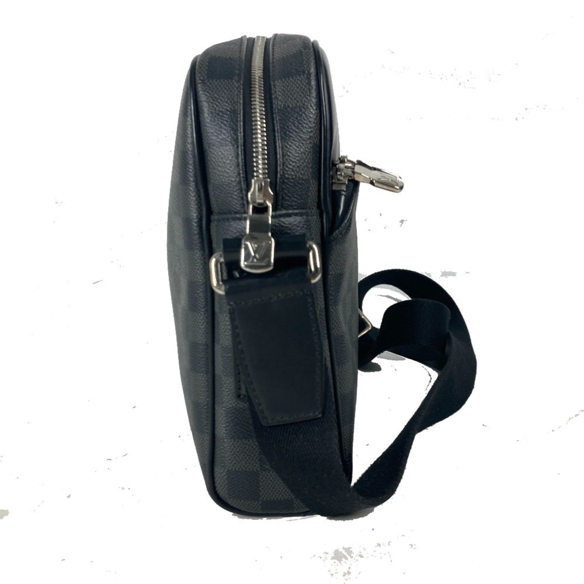 Louis Vuitton Black Damier Graphite Messenger Bag Shoulder Bag (Pre-Owned)